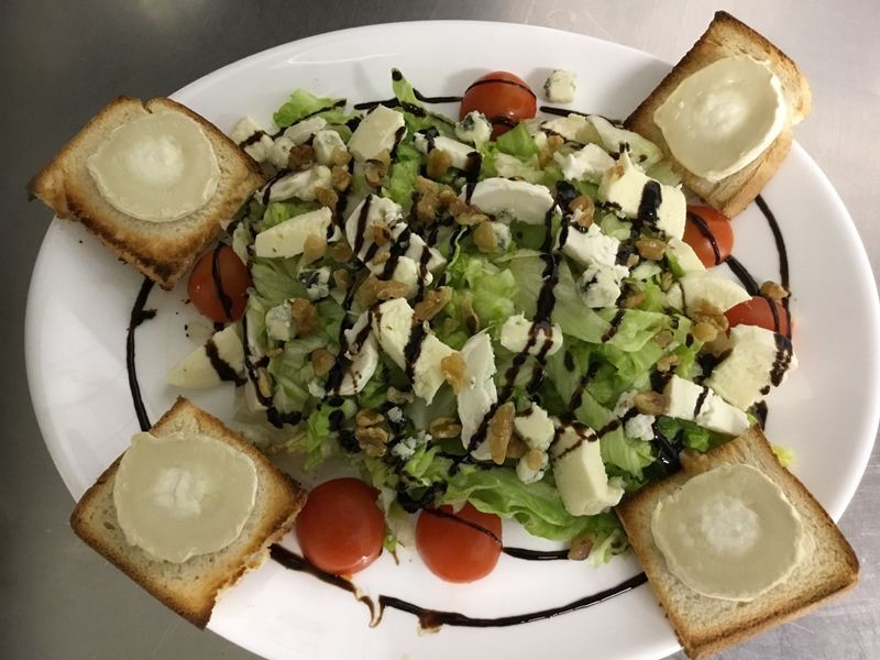 Salade chèvre chaud